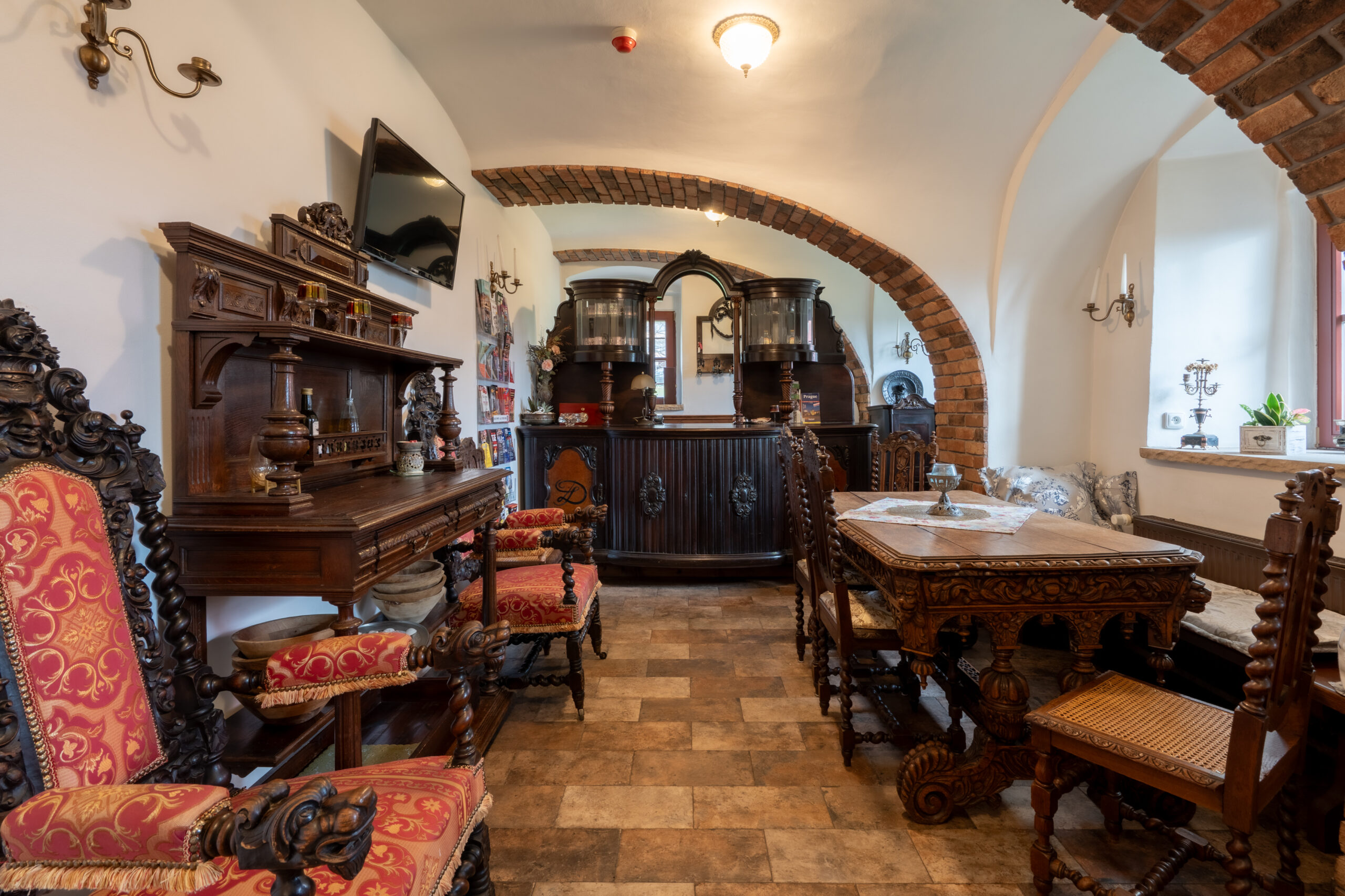 Hotel Svatojánský Dvůr — 180 00 Praha 8-Střížkov